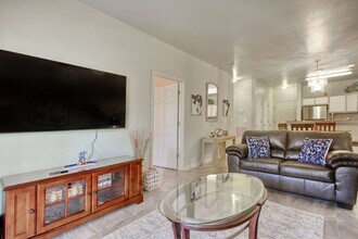 Building Photo - 1310 River Oaks Dr