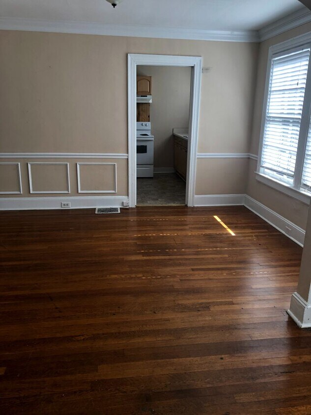 Foto principal - 2 Bedroom 1 Bathroom Duplex
