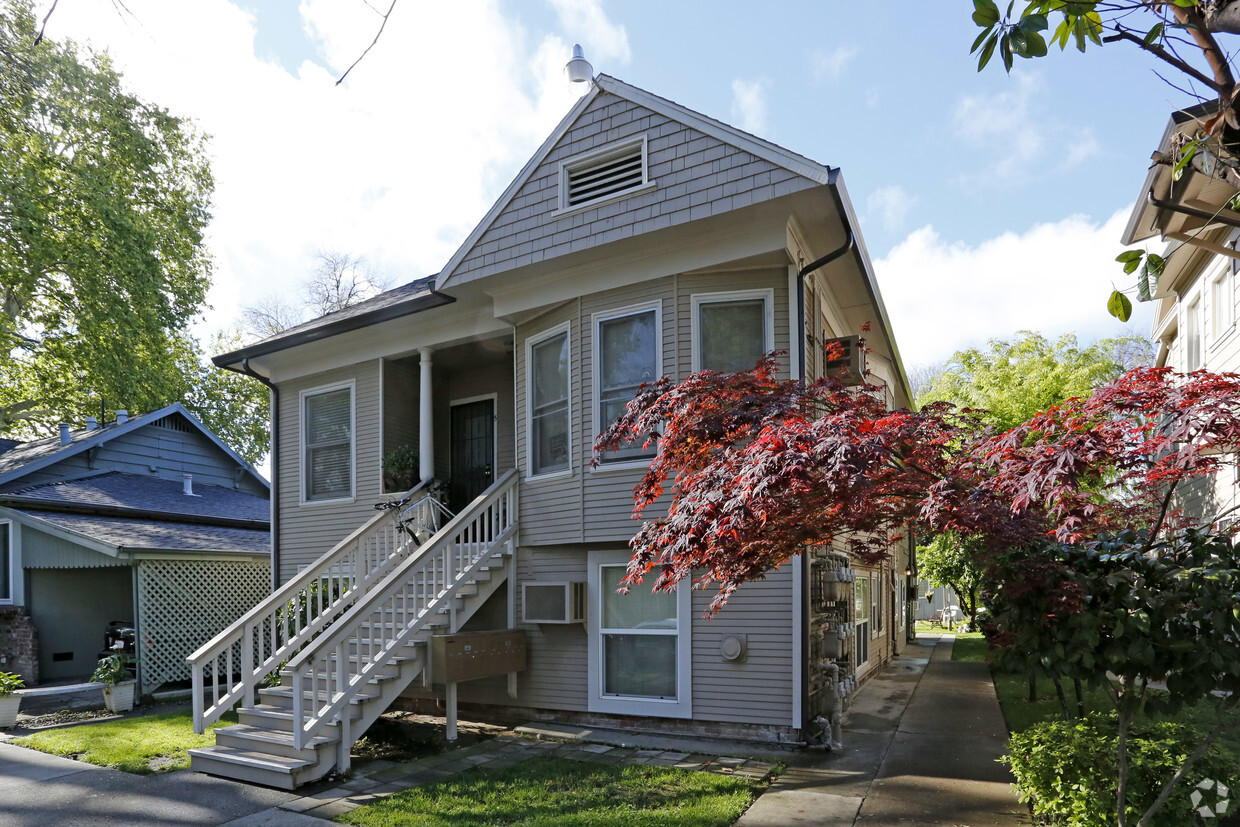 Building Photo - 1820 E St