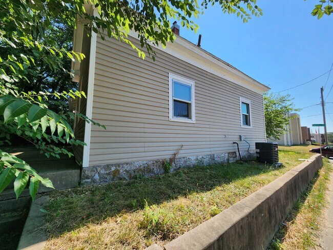 Foto del edificio - Spacious 1-Bedroom, 1-Bathroom Home AVAILA...