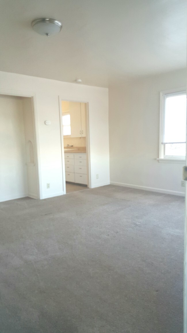 Building Photo - 1007 Burwell St