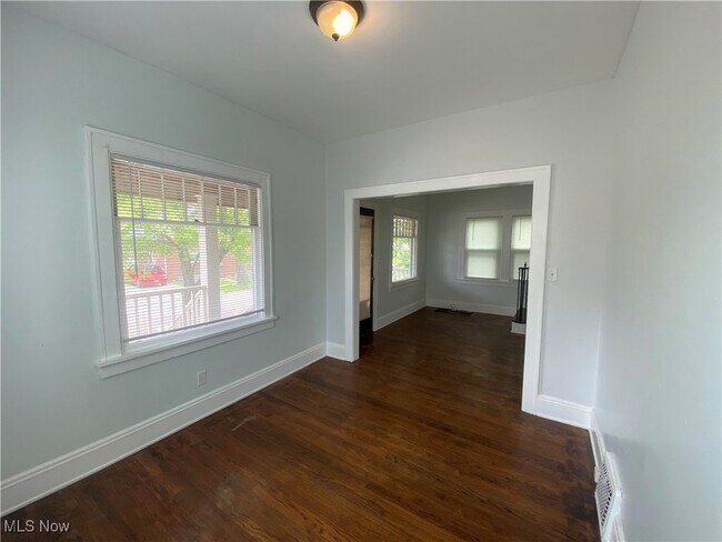 Foto del edificio - 857 E 188th St