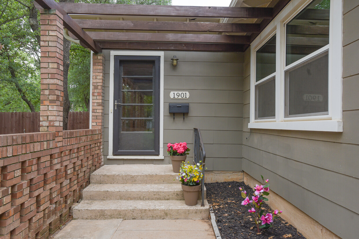 Front Entrance - 1901 11th St