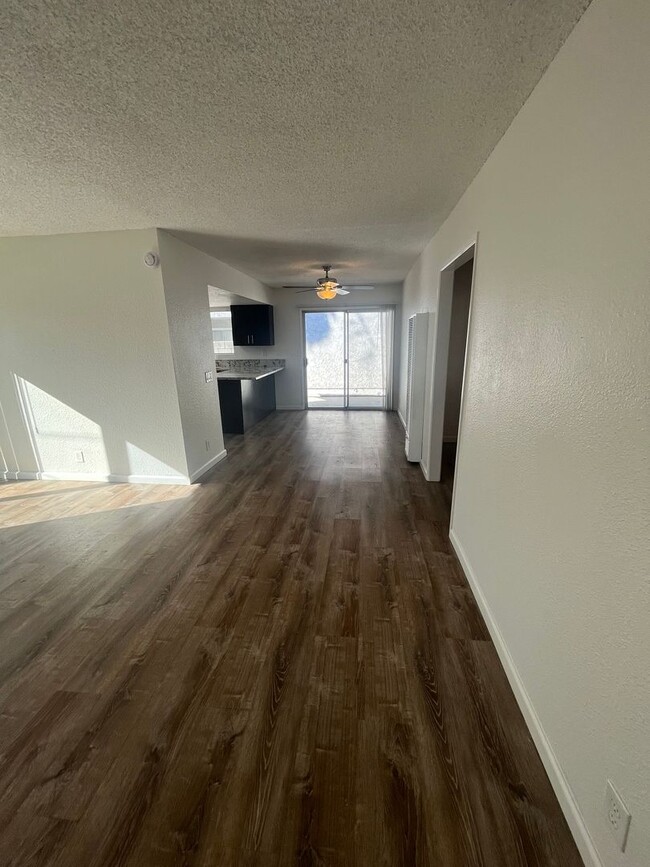 Building Photo - 156-158 W. Center St