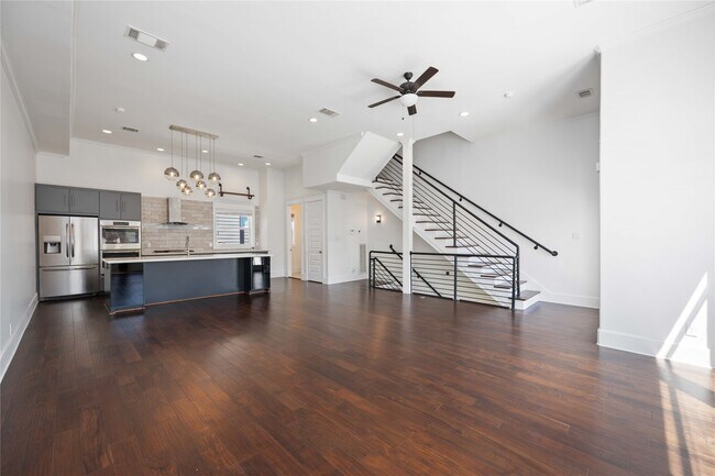 Building Photo - 2211 Detering St