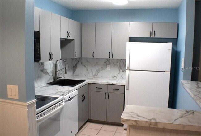 Building Photo - 3241 Fox Chase Cir