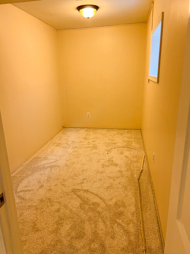 Dormitorio dos/Estudio - 3409 Eastern Ave