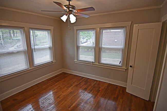 Building Photo - 4203 Kenwood Ave