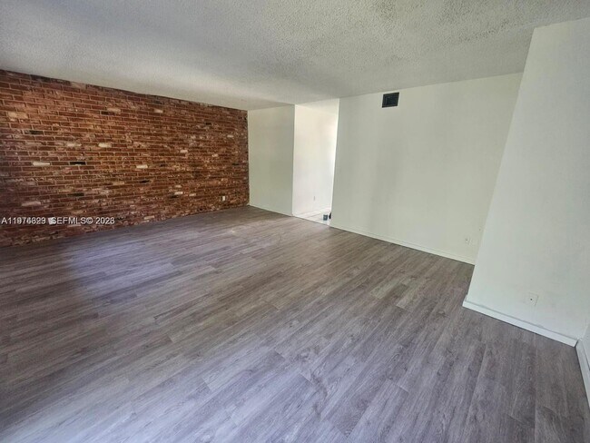 Foto del edificio - 400 SE 31st St