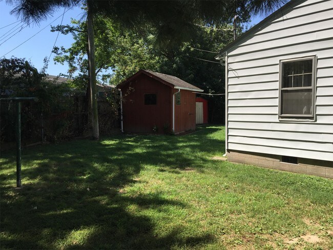Building Photo - 308 W Stotlar St