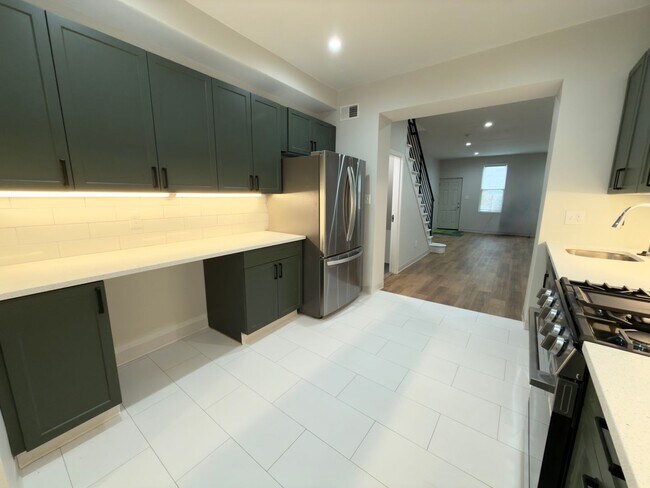 Foto del edificio - 3 bed 2.5 bath townhome - New Renovation