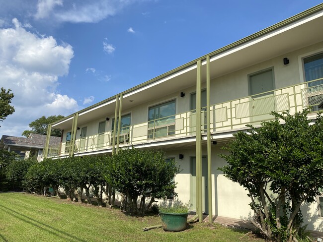 Building Photo - 801 Henry Clay Ave