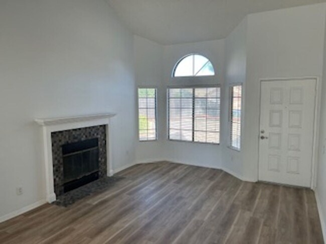 Building Photo - knollridge