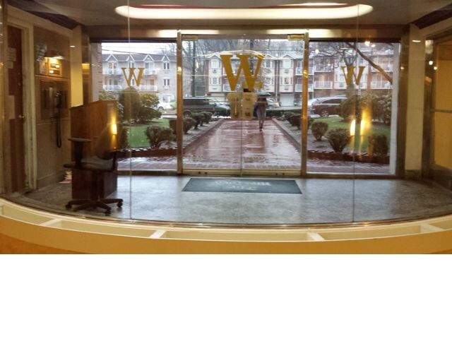Foto del edificio - 86-75 Midland Pkwy