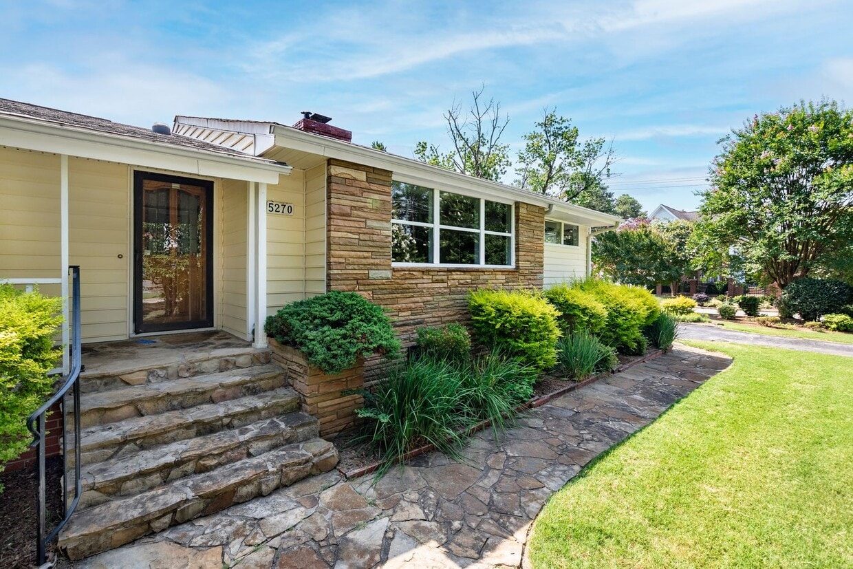 Primary Photo - Fantastic Midtown location - 3 Bed, 2 Bath...