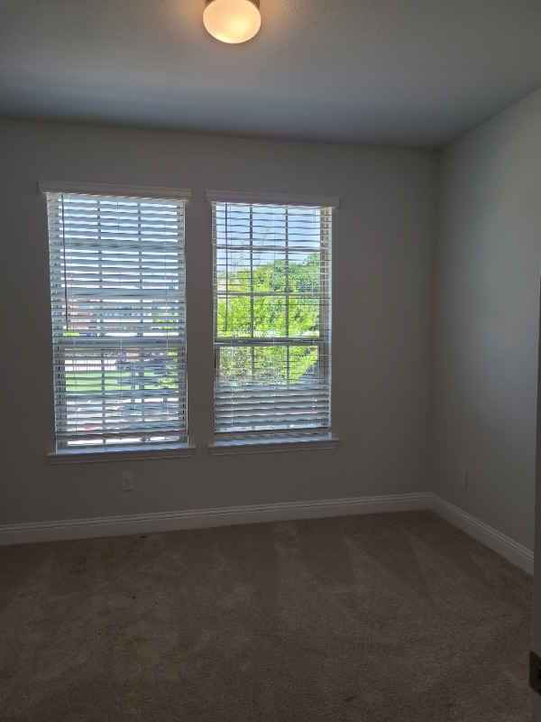 Building Photo - 6820 Meadow Crest Dr