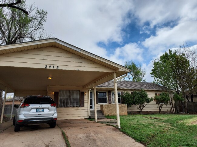 Building Photo - 2213 NW Lincoln Ave