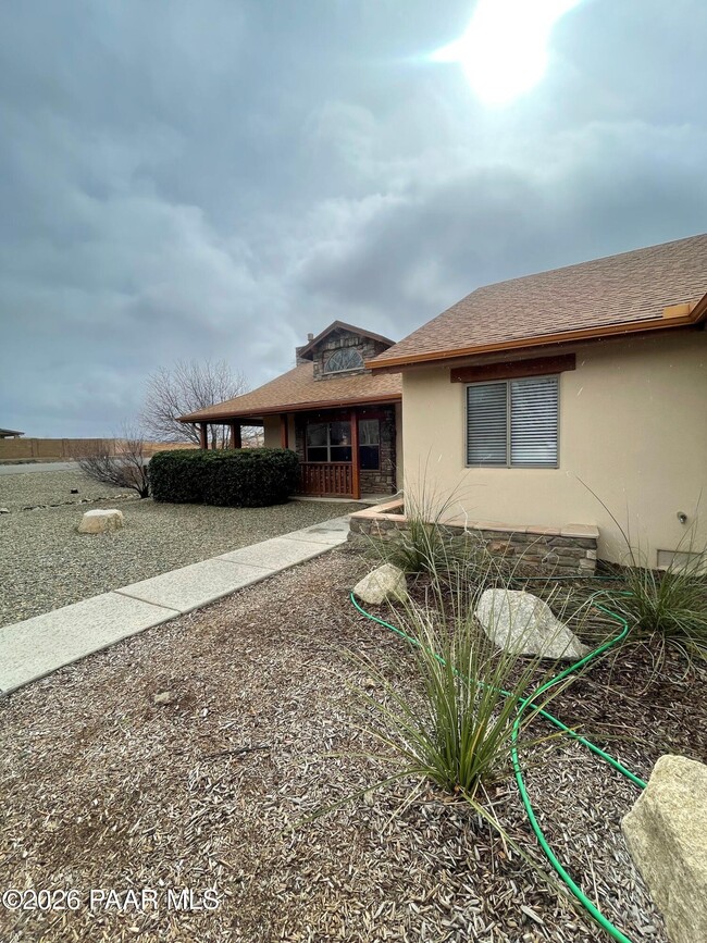 Building Photo - 2575 Solar View Dr