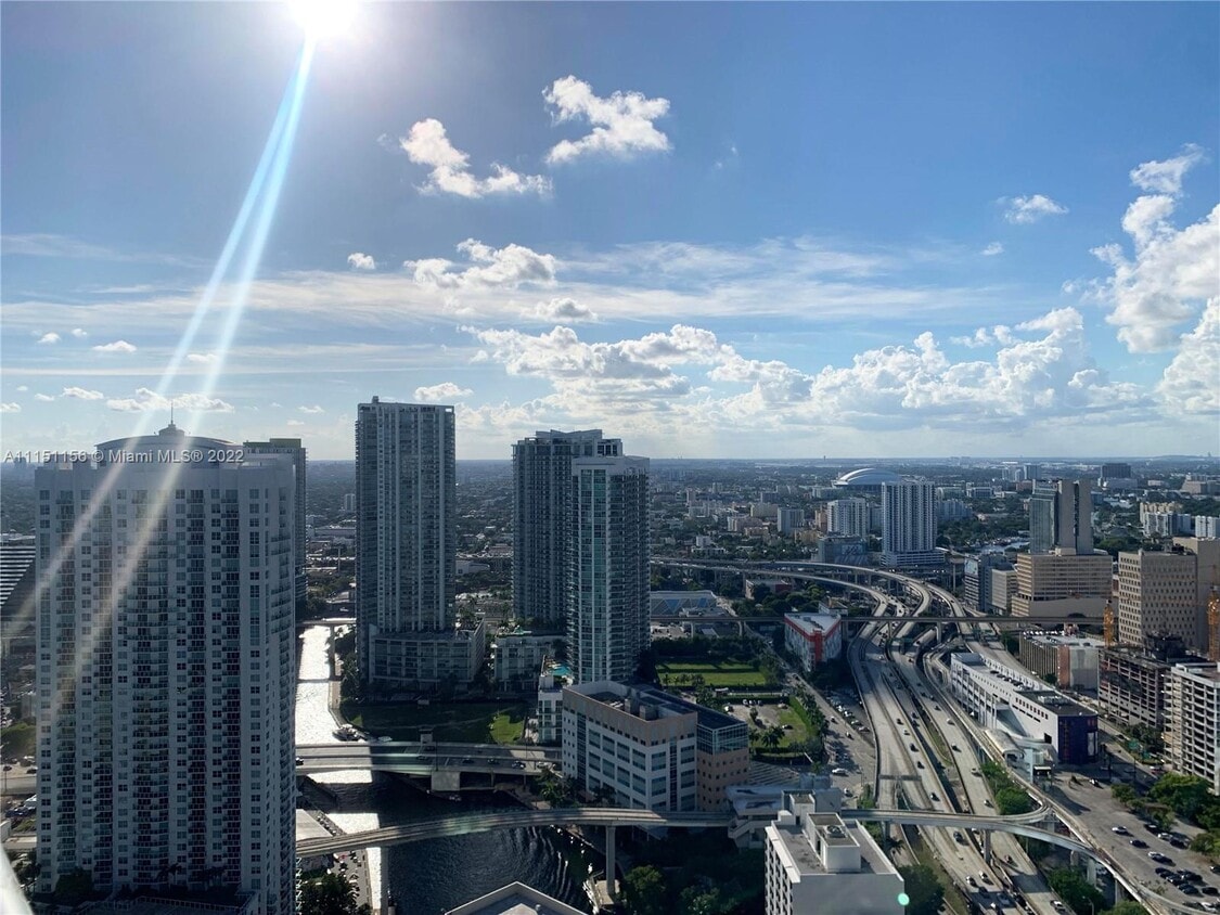 Primary Photo - 200 Biscayne Blvd Way