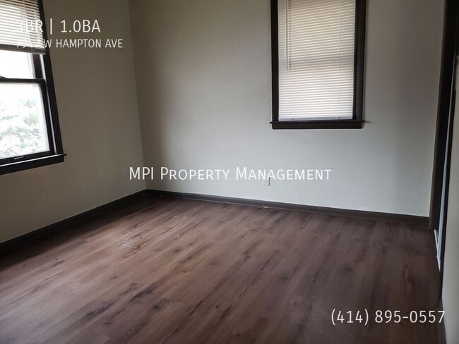 Foto del edificio - 7942 W HAMPTON Ave