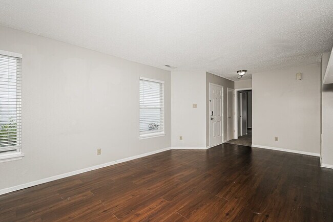 Foto del edificio - 3015 Redland Ln