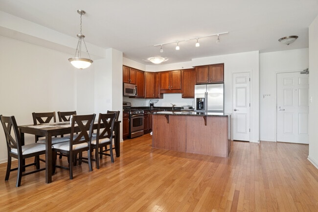 Building Photo - 77 N Quentin Rd