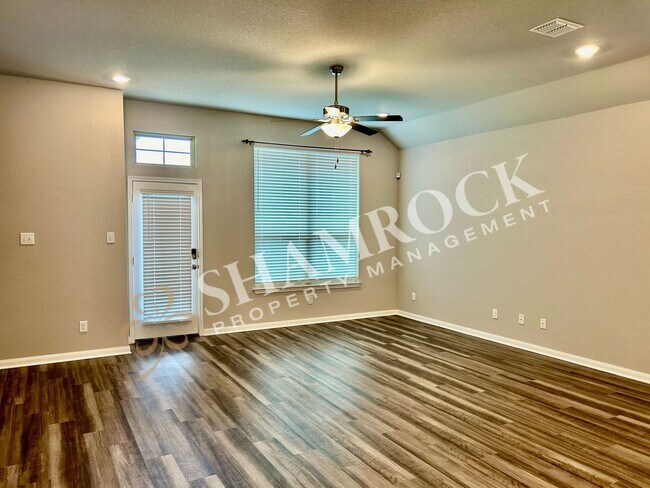 Foto del edificio - 10233 Driskill Dr