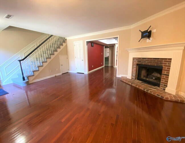 Building Photo - 1019 Heatherwood Dr SE