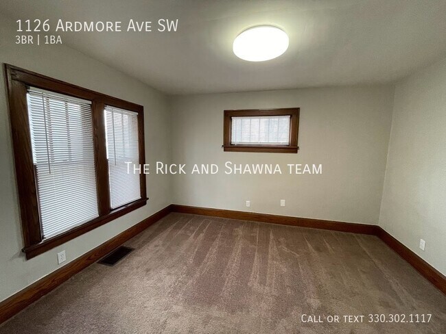 Building Photo - Three bedroom one bathroom home for rent