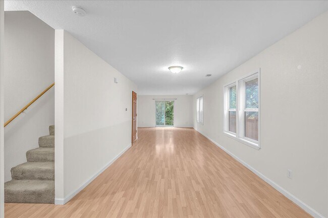 Foto del edificio - 55 NE Cook St