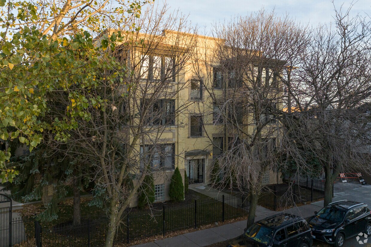 Primary Photo - 4815 N Kimball Ave