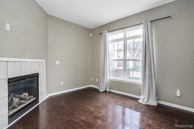 Building Photo - 824 Lothrop St