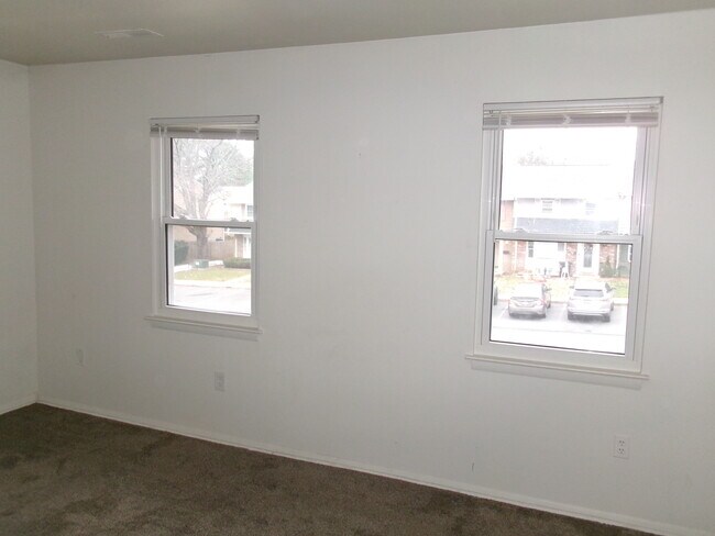 Foto del edificio - 17625 Larchmont Ter