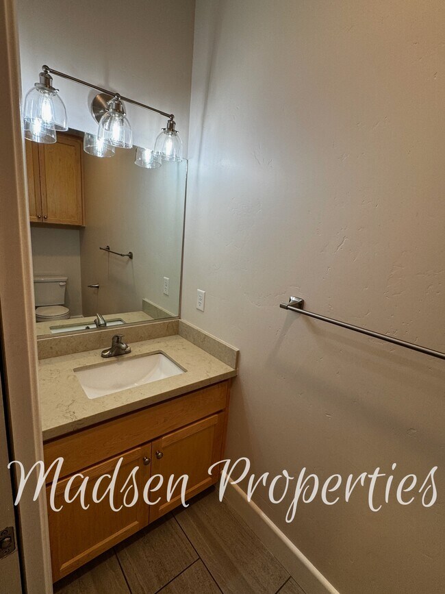 Foto del edificio - 2127 Hewitt Ave