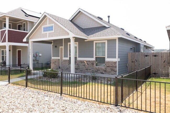 Building Photo - 2809 Seneca Path