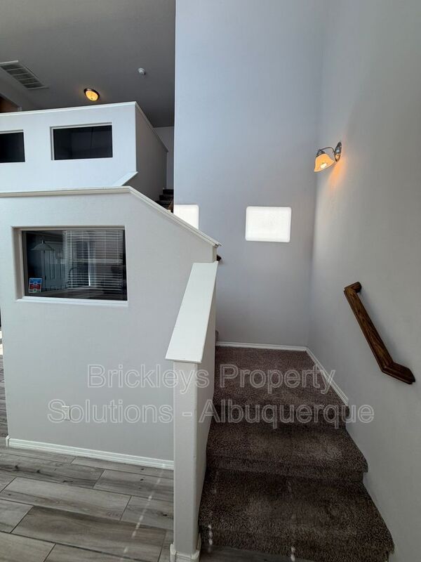 Foto del edificio - 7420 Tangerine Ct NE