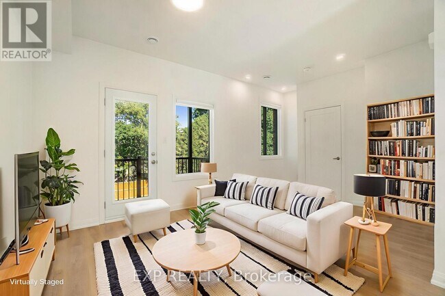 Building Photo - 255 Castor St