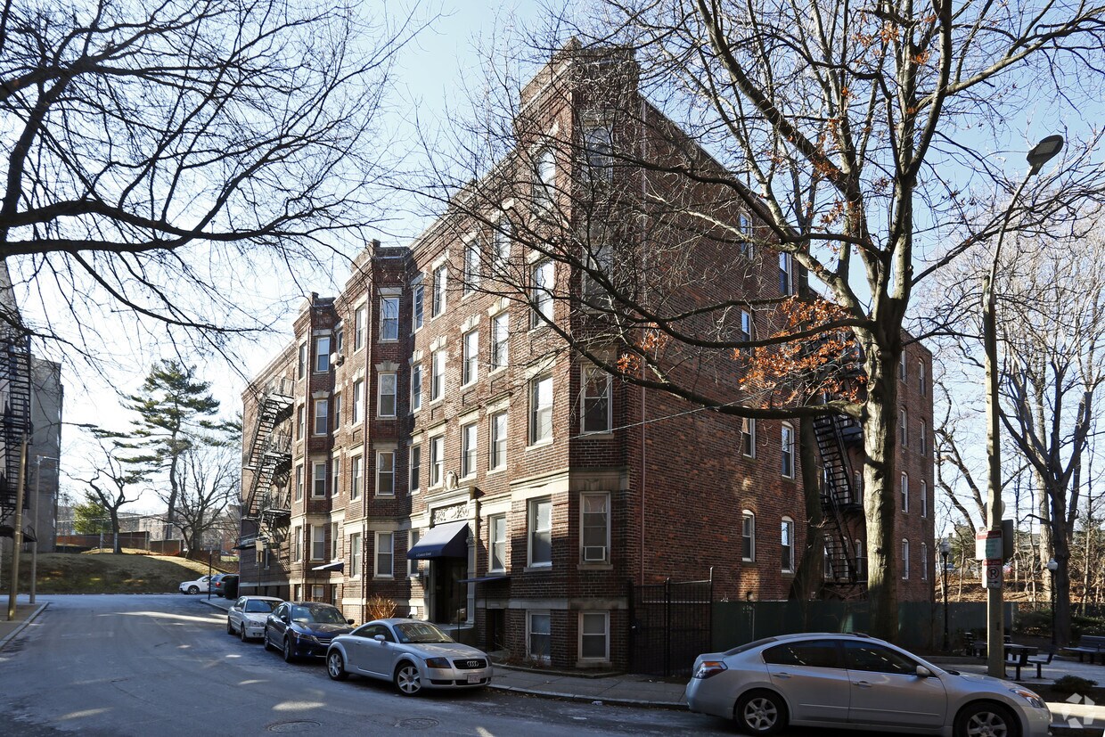 110 Warren Street y 6 Camelot Court - 110 Warren Street & 6 Camelot Court