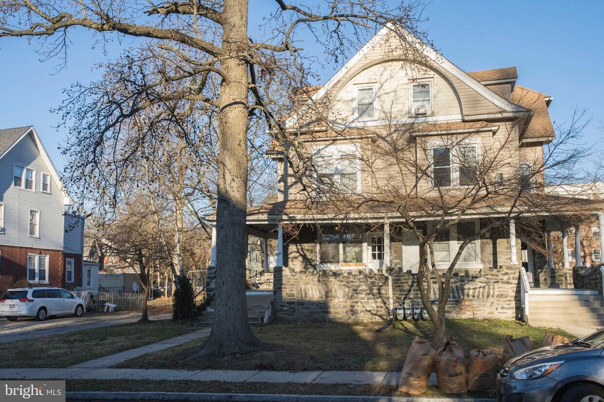 120 Walnut Ave Unit 2, Ardmore, PA 19003 Room for Rent in Ardmore, PA