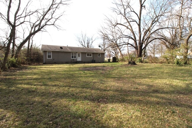 Building Photo - 2418 W Wedington Dr