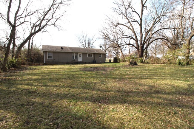 Foto del edificio - 2418 W Wedington Dr