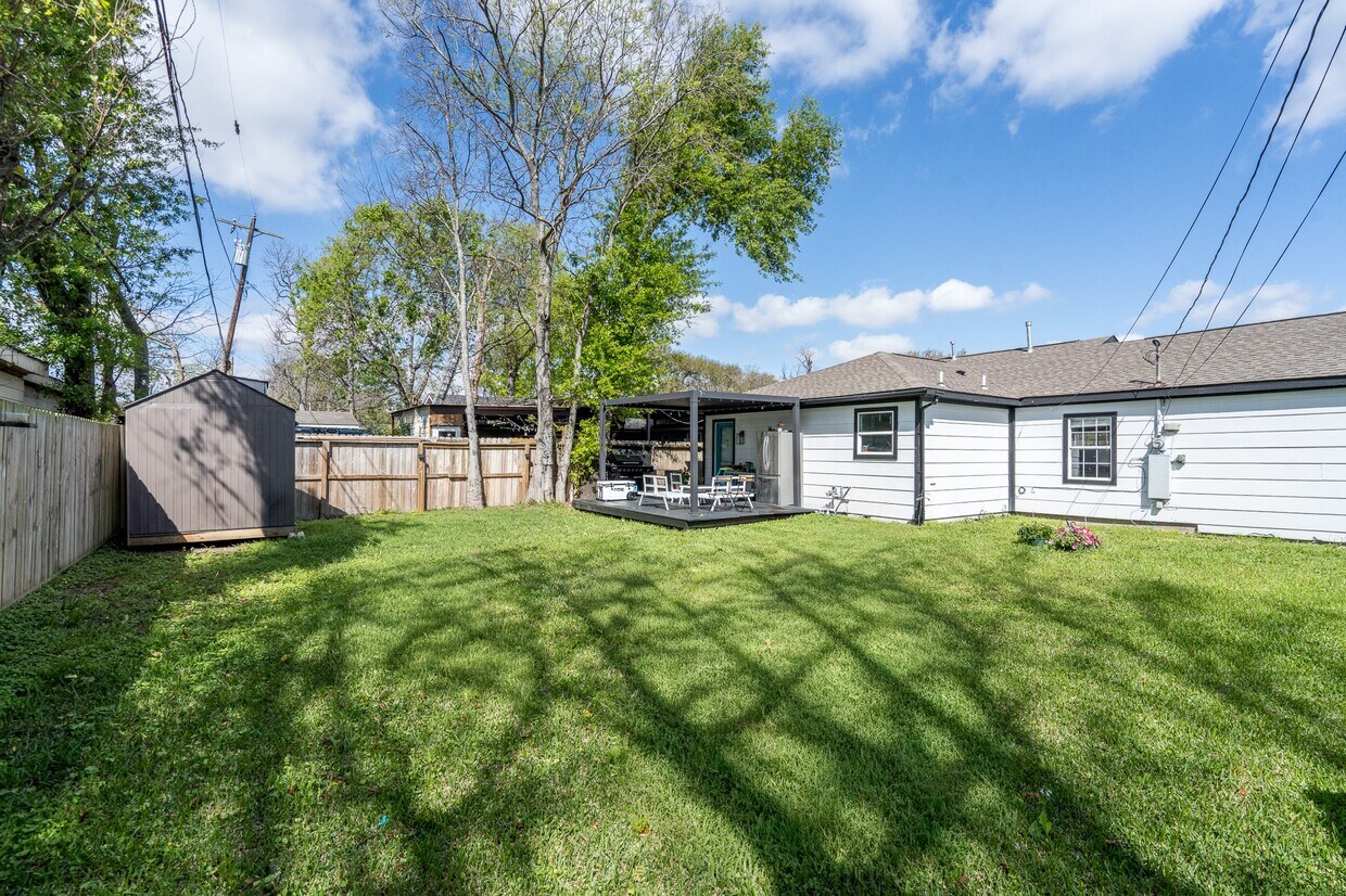Building Photo - 810 Jerry St