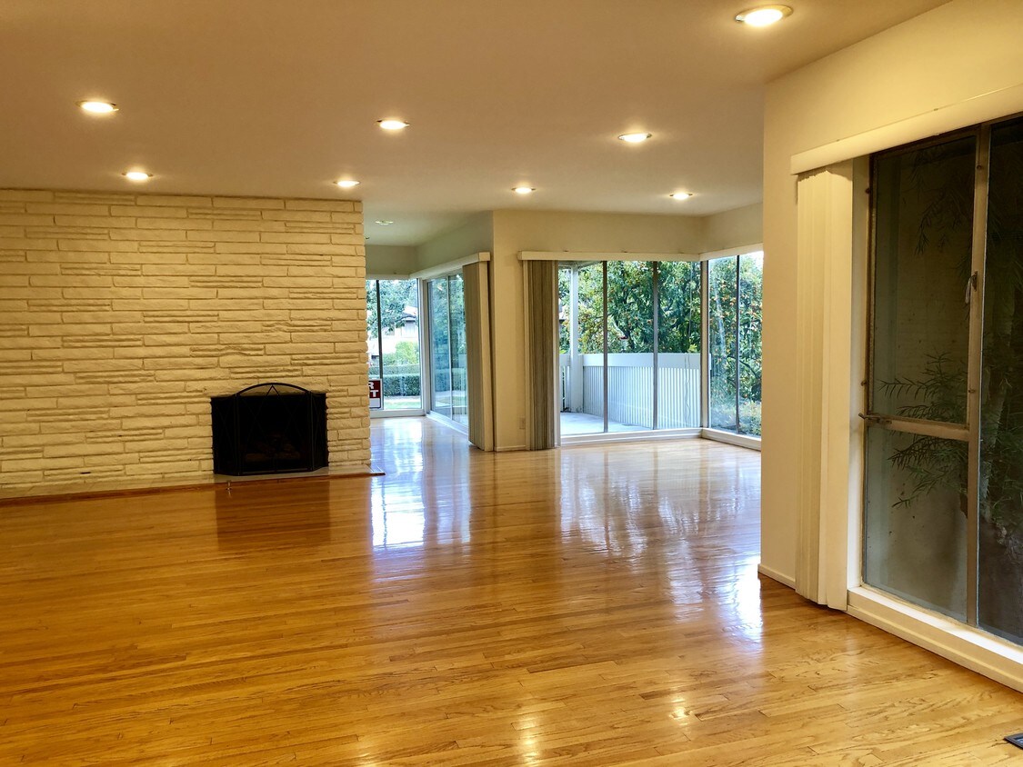 Open Concept Living Area - 955 S Orange Grove Blvd