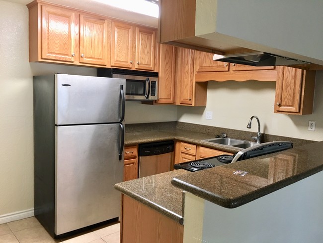 Kitchen - 1681 Bayview Heights Dr