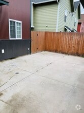 Building Photo - 4444 Deveraux Pl