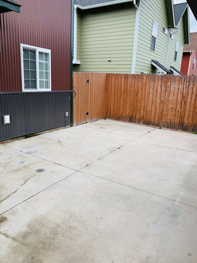 Primary Photo - Amazing 3 Bed 2 Bath - Townhouse