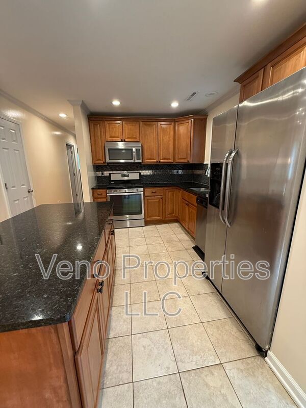 Building Photo - 330 Louden Rd
