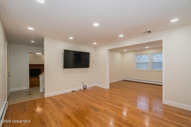 Building Photo - 84 Apple Tree Ln
