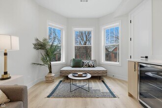Building Photo - 2126 W Thomas St