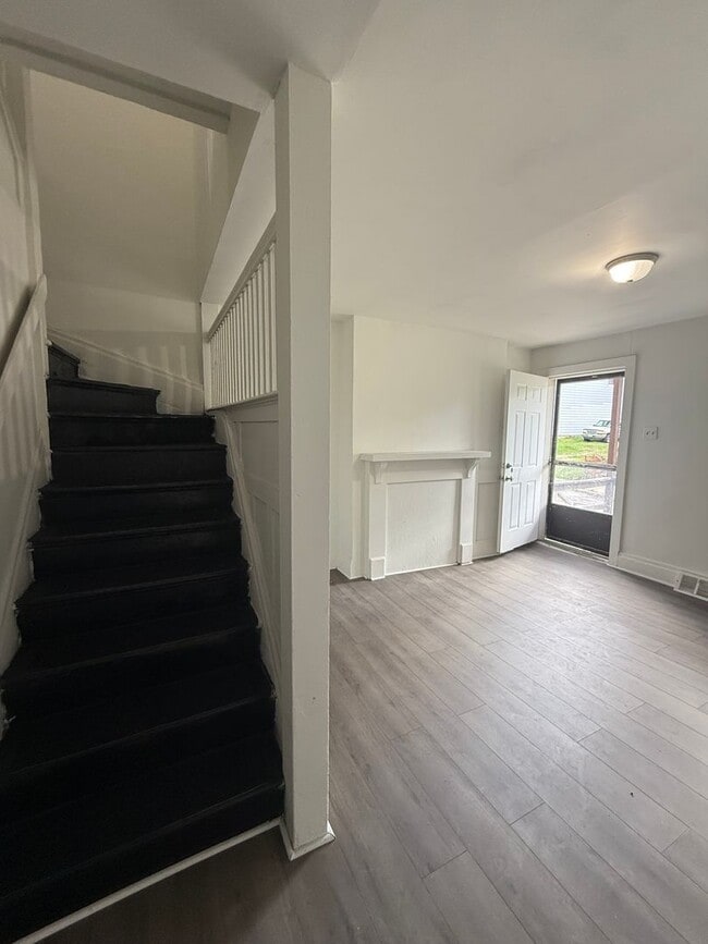 Building Photo - 2 Bed 1 Bath in Allentown